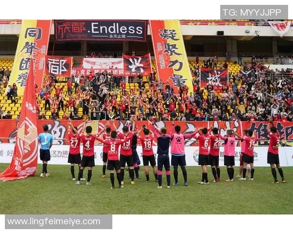 成都足球队技术排名创新高引发球迷热议展现实力与潜力 成都足球队技术排名创新高引发球迷热议展现实力与潜力