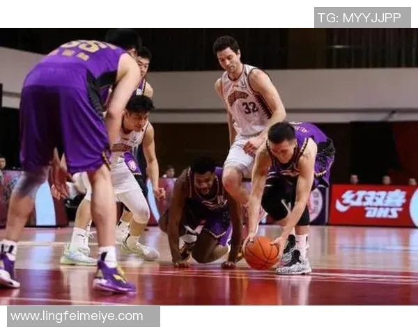 实时新闻深入分析上海篮球队的整体压制战术与其背后的战术理念 实时新闻深入分析上海篮球队的整体压制战术与其背后的战术理念